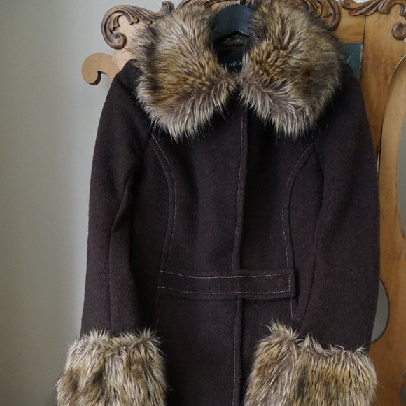 Classic vintage long coat with trim - Picture 1 of 2